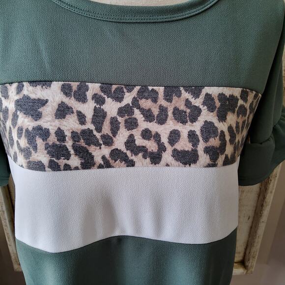 Perfect Peach Women's Short Sleeve Ruffle Dolman Relaxed T-Shirt Leopard - Picture 3 of 12